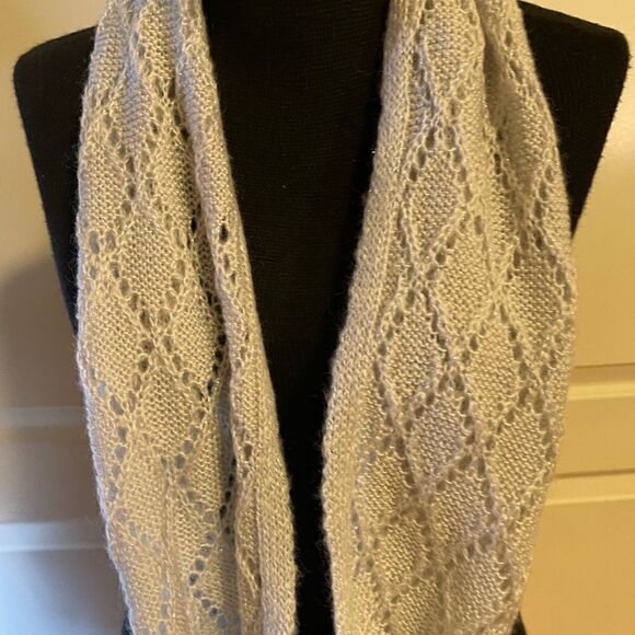 NWOT Hand knitted lace shawl, perfect for bridal or evening use. - Picture 6 of 8